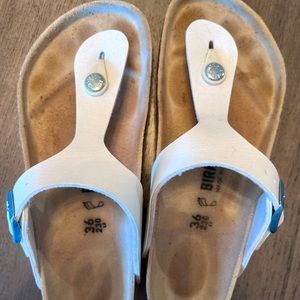 BIRKENSTOCK Gizeh, white leather. Worn once outdoor, GUC